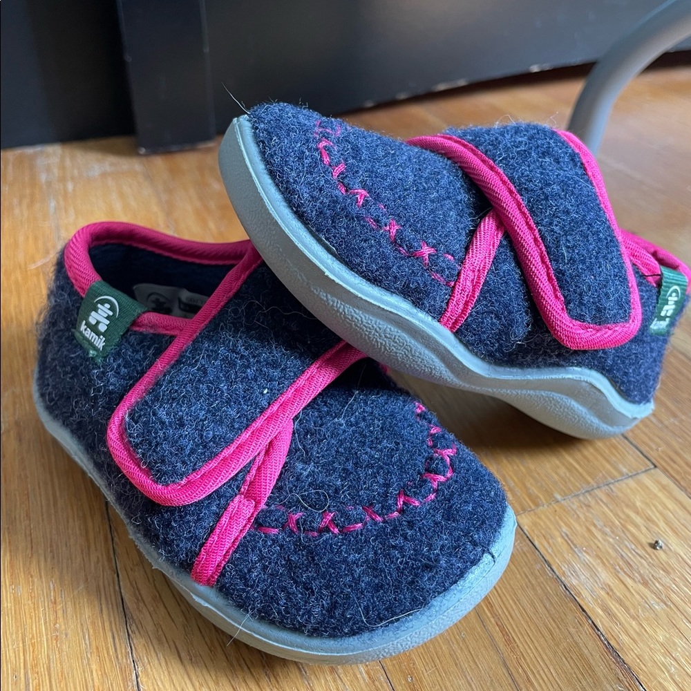 Kamik Toddler Size 6 Cozylodge Slipper